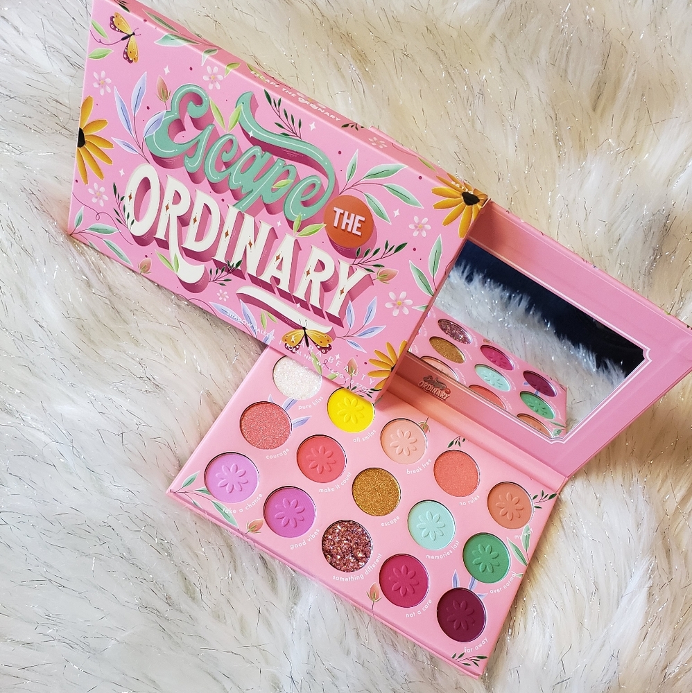 Escape The Ordinary 15 Color Eyeshadow Palette from Kara Beauty